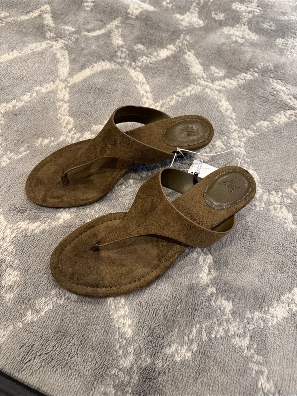 H&M olive suede kitten heel thong sandal
